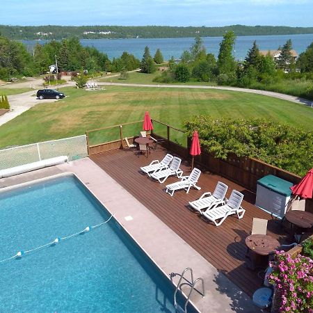 Waterview On The Bay Hotel Уайъртън Екстериор снимка