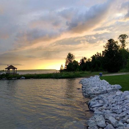 Waterview On The Bay Hotel Уайъртън Екстериор снимка