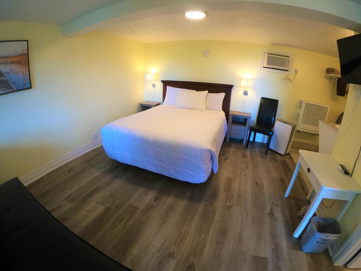 Waterview On The Bay Hotel Уайъртън Екстериор снимка
