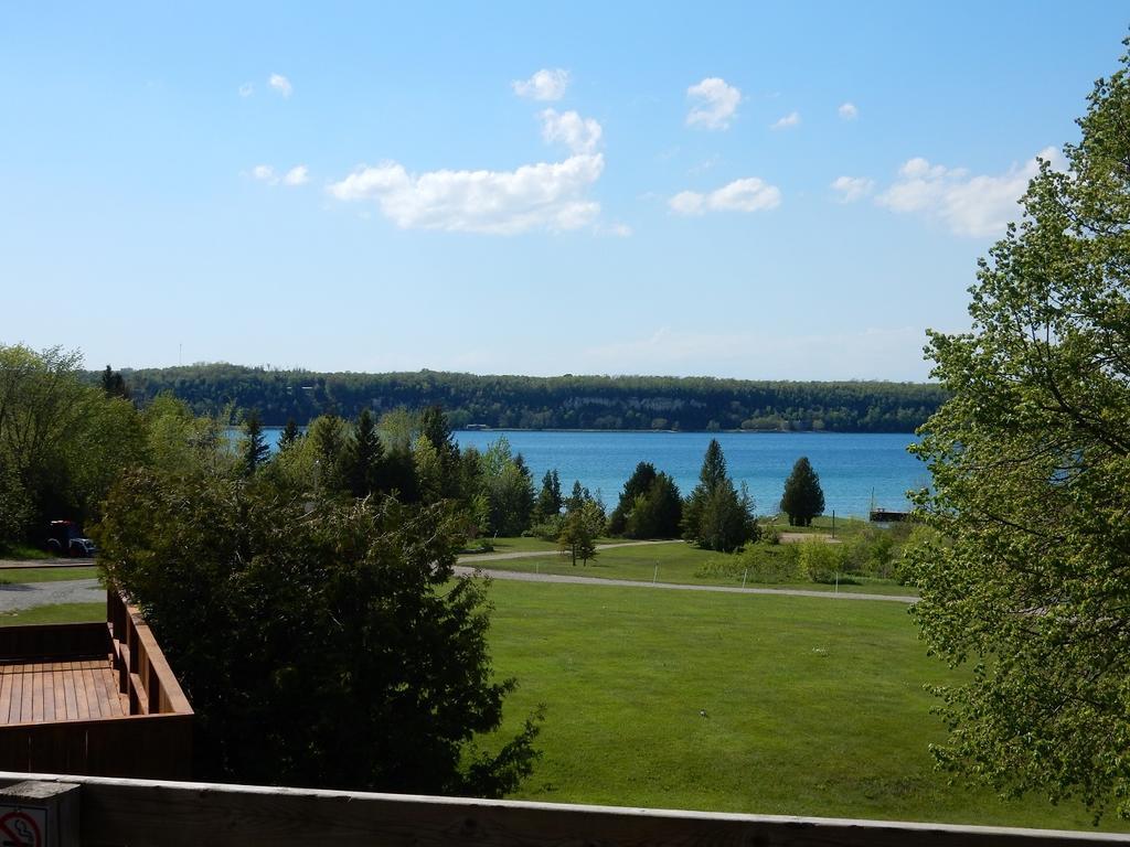 Waterview On The Bay Hotel Уайъртън Екстериор снимка