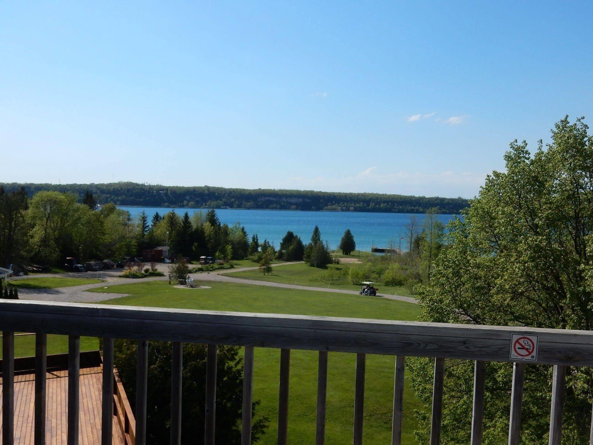 Waterview On The Bay Hotel Уайъртън Екстериор снимка