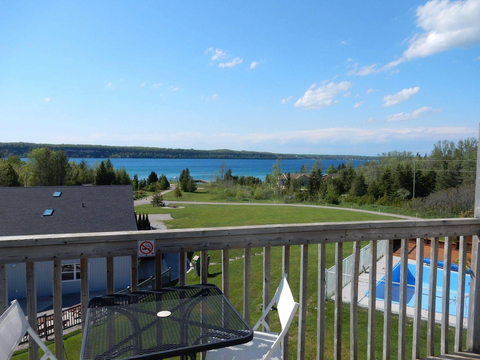 Waterview On The Bay Hotel Уайъртън Екстериор снимка