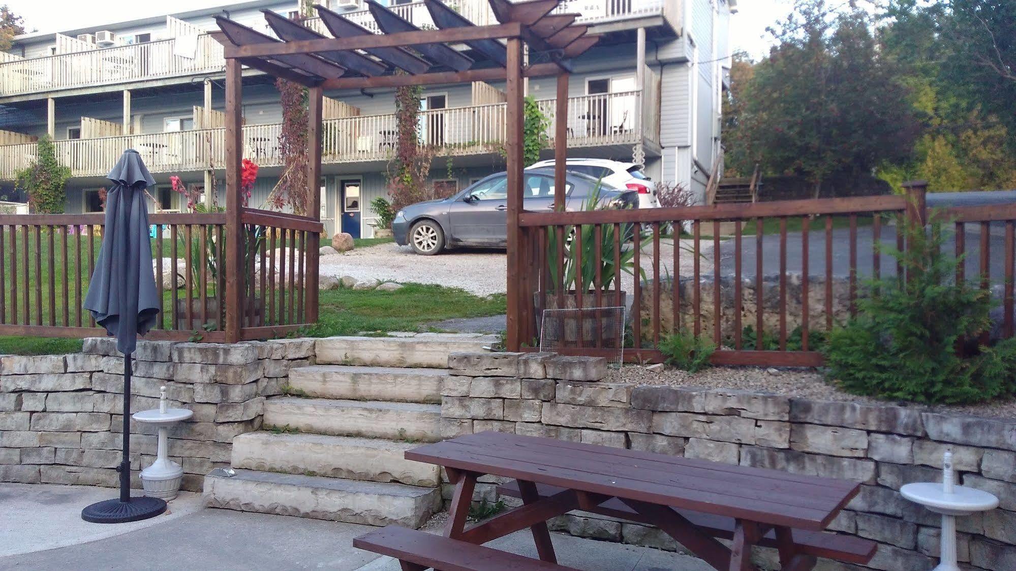 Waterview On The Bay Hotel Уайъртън Екстериор снимка