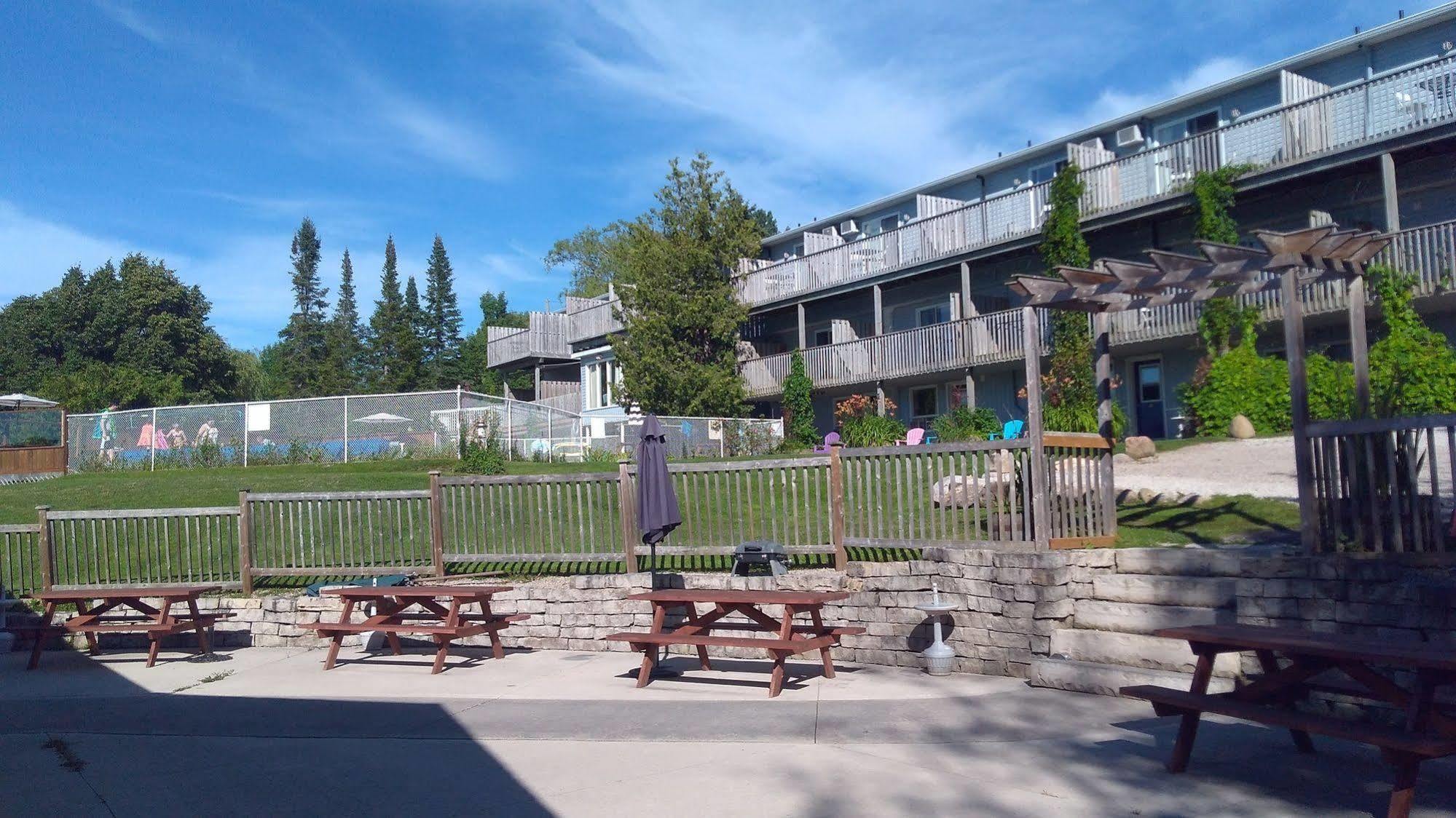 Waterview On The Bay Hotel Уайъртън Екстериор снимка